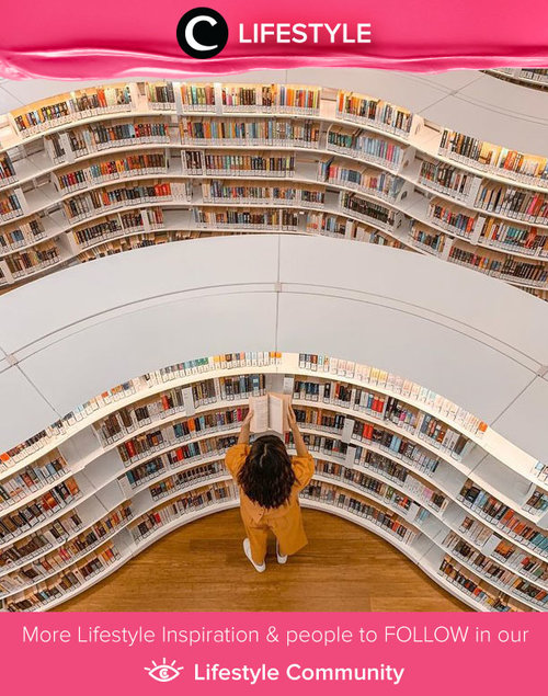 Clozette Ambassador @steviiewong and waves of books at library @orchard, Singapore. Simak Lifestyle Update ala clozetters lainnya hari ini di Lifestyle Community. Yuk, share momen favoritmu bersama Clozette.