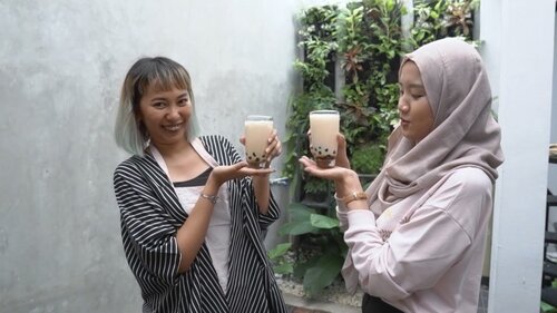 Walaupun baru habis gajian, tapi kalau bisa minum boba bareng keluarga tanpa menguras kantong, enak juga kan? 😍 #ClozetteSquad @thiasoediro dan @dillafdiah memberikan resep mudah bikin boba kekinian di rumah! Mumpung weekend, yuk langsung cek di Youtube Channel Clozette Indonesia dan coba bikin juga http://bit.ly/bikinboba (link di bio).#ClozetteID #boba #bobamilk #bobakekinian #resepboba