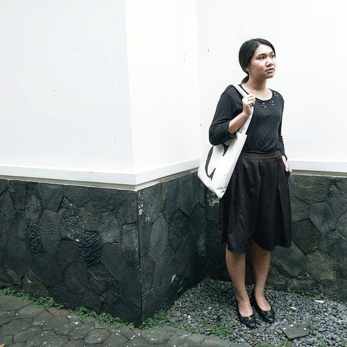 Casual cool vibe with black top, culotte, flat shoes, and your initial tote bag. Simak Fashion Update ala clozetters lainnya hari ini di bit.ly/clozettefashionlooks. Image shared by #Clozetter: @cellinikamil. Untuk melihat info terkini mengenail fashion, beauty, hijab & lifestyle, download aplikasi mobile Clozette Indonesia di Google Store/App Store.
.
.
.
#clozetteid #ootd #ootn #outfitoftheday #wiw #wiwt #whatiwore #whatiworetoday #instastyle #todayimwearing #fashion #style #styleiswhat #streetstyle #madewell #theeverygirl #everydaymadewell #fashioninsta #fashiondaily #fashionaddict #fbloggers #fashionblogger #styleblogger #lifestyleblog #bloggerstyle