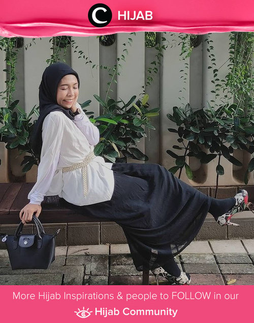 Black and white with a hint of bold heels. Image shared by Clozetter @chyntiandarinie. Simak inspirasi gaya Hijab dari para Clozetters hari ini di Hijab Community. Yuk, share juga gaya hijab andalan kamu.