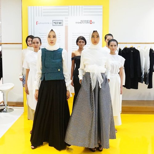Jakarta Fashion Week menghadirkan pop-up store Fashionlink x #BLCKVNUE di Senayan City, lantai 2 yang akan berlangsung hingga 2017 mendatang. 
Fashionlink ini sendiri diselenggarakan untuk memperkuat hubungab antara desainer secara business-to-business maupun business-to-consumer.

#clozetteid #fashion #jakartafashionweek