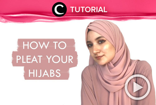 Intip cara membuat pleats di hijabmu, yuk! Check this out: https://bit.ly/2QVjozg. Video ini di-share kembali oleh Clozetter @shafirasyahnaz. Intip juga tutorial lainnya yang ada di Tutorial Section.