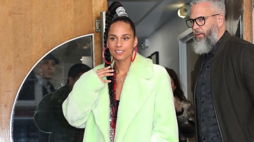 The Secret Behind Alicia Keys’s Glowing Complexion, According to Her Makeup Artist