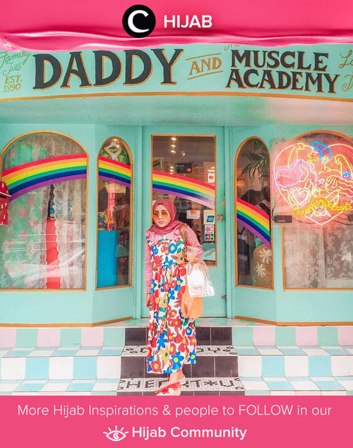 Wah, outfit Clozetter @rizunaswon terlihat matching dengan background fotonya, ya. Ceria dan sangat berwarna! Simak inspirasi gaya Hijab dari para Clozetters hari ini di Hijab Community. Yuk, share juga gaya hijab andalan kamu.