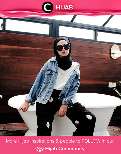 We're obsessed with this denim jacket and homie black pants! What do you think, Clozetters? Image shared by Clozette Ambassador @Karinaorin. Simak inspirasi gaya Hijab dari para Clozetters hari ini di Hijab Community. Yuk, share juga gaya hijab andalan kamu.