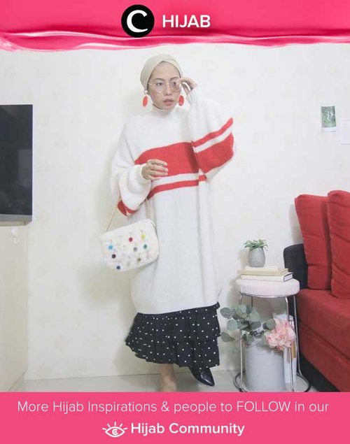 Untuk tampil chic, tiru gaya Clozette Ambassador @ladyulia dengan aksesoris yang matching dengan warna motif pada long sweater-nya. Simak inspirasi gaya Hijab dari para Clozetters hari ini di Hijab Community. Yuk, share juga gaya hijab andalan kamu.  