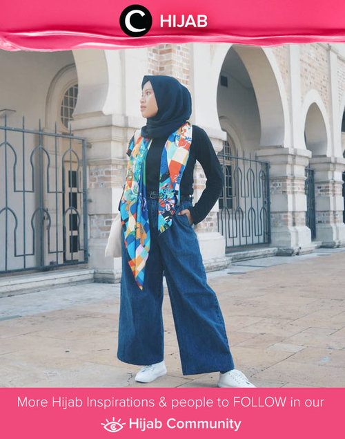 Warna hitam memang kerap jadi zona nyaman untuk berpakaian. Tambahkan sentuhan scarf bermotif dan warna cerah agar keseluruhan outfitmu tak terkesan muram. Simak inspirasi gaya Hijab dari para Clozetters hari ini di Hijab Community. Image shared by Clozetter @Wardahwow. Yuk, share juga gaya hijab andalan kamu. 