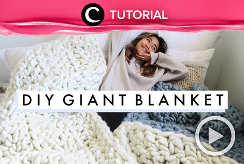 DIY Giant Knit Blanket! Cocok untuk kamu yang ingin memberikan hadiah Natal handmade untuk orang terdekat: https://bit.ly/39lAQaB. Video ini di-share kembali oleh Clozetter @juliahadi. Intip juga tutorial lainnya di Tutorial Section.