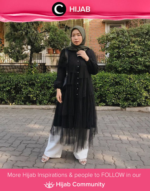 Clozette Ambassador @FAZKYAZALICKA wrap in black layered tunic and white palazzo pants for her afternoon stroll. Simak inspirasi gaya Hijab dari para Clozetters hari ini di Hijab Community. Yuk, share juga gaya hijab andalan kamu.