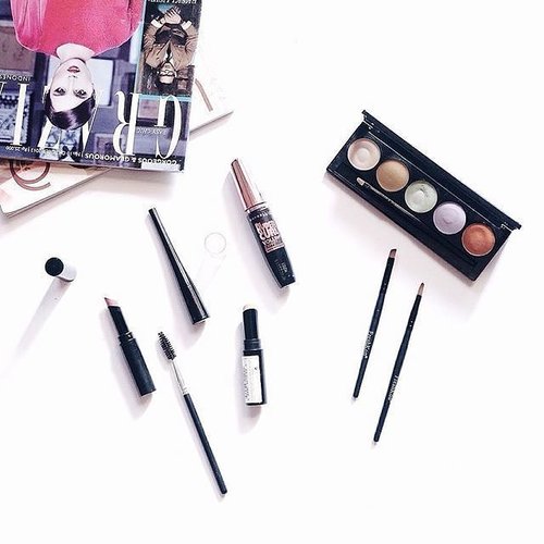 Fokus pada makeup mata yang sempurna menjadi tema makeup #Clozetter @inedewi hari ini. Perfectly curl lashes & flawless base are the foundation of it. Hmm.. bagaimana dengan Clozetters lainnya, ya? Yuk lihat di sini http://bit.ly/clozettemakeup

#ClozetteID #beauty #makeup #skincare #health #lifestyle #MOTD #makeupoftheday #instabeauty #girls #beautytips #skin #brush #eyelashes #powder #bbcream #foundation #mascara #girlstuff #girlsessential #lipbalm