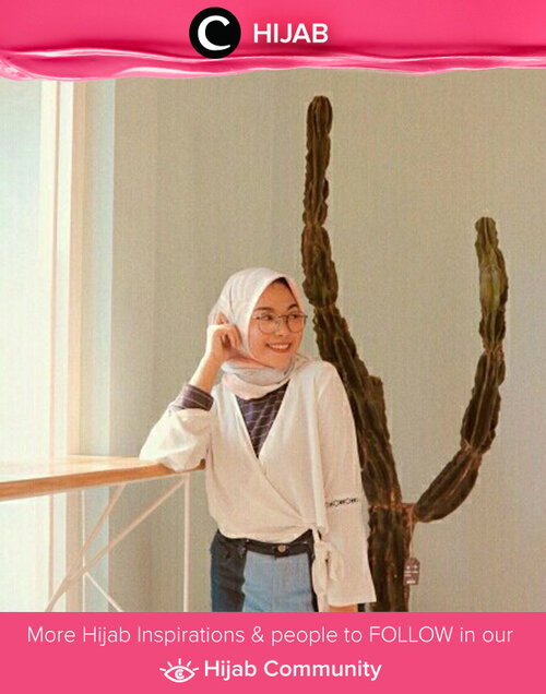 She's wearing printed square hijab, stripe turtle neck with white kimono outer to starting this day. Simak inspirasi gaya Hijab dari para Clozetters hari ini di Hijab Community. Image shared by Clozetter: @tikapurwandari. Yuk, share juga gaya hijab andalan kamu