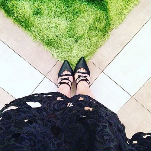 "Cinderella is a proof that a new pair of shoes can change your life". Enough said. Yuk lihat beragam inspirasi sepatu terkini dari Clozetters di sini http://bit.ly/clozetteshoes. 
Photo by #ClozetteAmbassador @verenleecious.
#ClozetteID

Dapatkan juga inspirasi dengan sekali klik melalui aplikasi mobile Clozette Indonesia. Download sekarang di http://bit.ly/APP-IG
.
.
.
#fashion #beauty #lifestyle #minimalist #ootd #wiwt #motd #flatlay #makeupflatlay #fashionflatlay #flatlayinspiration #ootdindonesia #ootdhijab #indonesiafashion #indonesialifestyle #indonesiancommunity #makeup #fashion #instagood #instalike #instamood #instadaily #lookbook #style #outfit