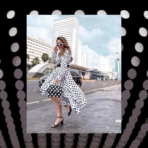 Outfit “tabrak motif” memang menjadi hal yang tricky, namun bisa diatasi kok dengan memilih motif yang senada. Yuk lihat inspirasi outfit pattern on pattern dari Clozetters berikut ini #ClozetteID #ClozetteIDVideo