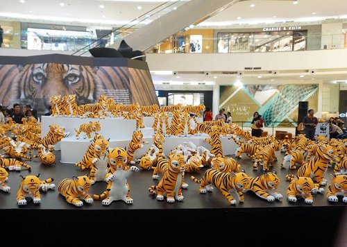 Happy Global Tiger Day, Clozetters! 
@wwf_id mengajak kita semua untuk peduli dan melindungi populasu Harimau Sumatera yang kian kritis. Yuk, dukung kampanye WWF #DoubleTigers, jangan lupa kunjungi  pameran instalasi replika harimau di Senayan City #clozetteid