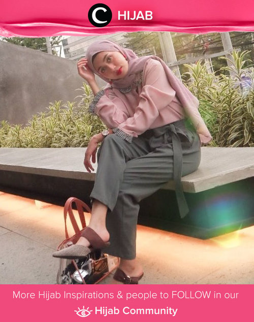 You can't beat grey and as a perfect match for lilac! Who's inspired? Image shared by Clozeter @philyv. Simak inspirasi gaya Hijab dari para Clozetters hari ini di Hijab Community. Yuk, share juga gaya hijab andalan kamu.