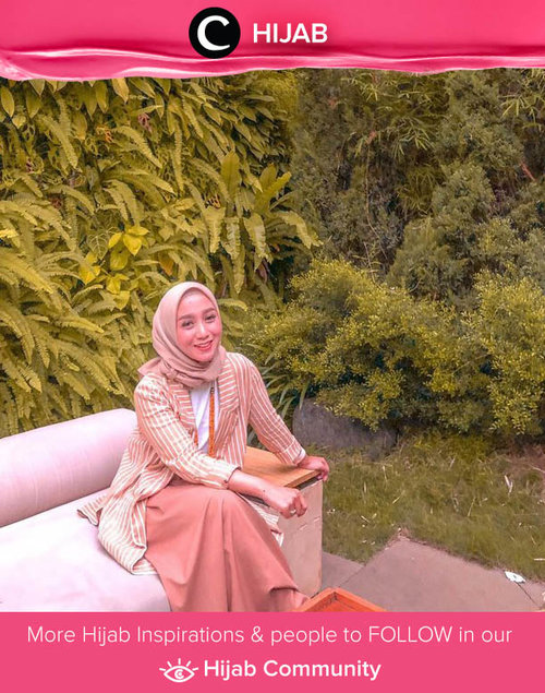 Clozetter @she_wian looks feminine in pink and shades of tan. Simak inspirasi gaya Hijab dari para Clozetters hari ini di Hijab Community. Yuk, share juga gaya hijab andalan kamu.