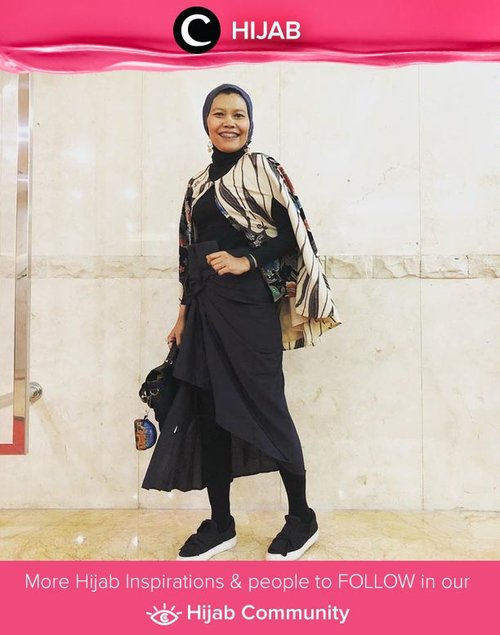 Edgy black-dominated Sunday look ala Clozetter @nagacentil. Simak inspirasi gaya Hijab dari para Clozetters hari ini di Hijab Community. Yuk, share juga gaya hijab andalan kamu.