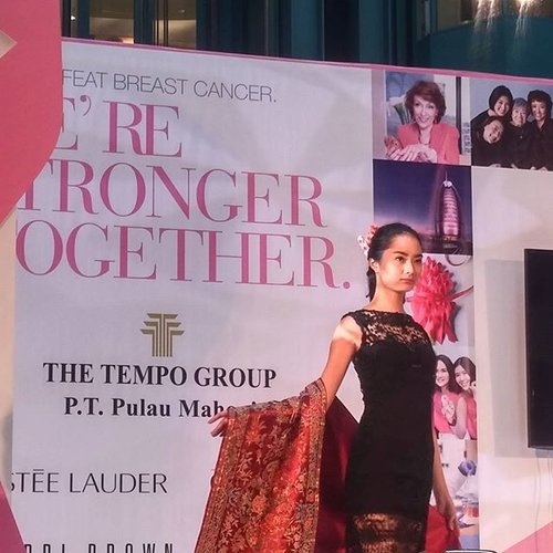 @musa.widyatmodjo menjadi desainer yg juga diajak @wacoal_id dalam Pink Ribbon Campaign kali ini. Dgn 10 styling produk Wacoal yang banyak mengaplikasikan material lace dan chiffon, karya-karyanya ini akan dijual dan hasil penjualannya akan didonasikan ke Yayasan Kesehatan Payudara dan Shimmer Inc.
#ClozetteID #breastcancerawareness #PinkRibbon #Wacoal #localdesigner #IndonesiaDesigner #fashionreport #fashionrunway #potd #instadaily