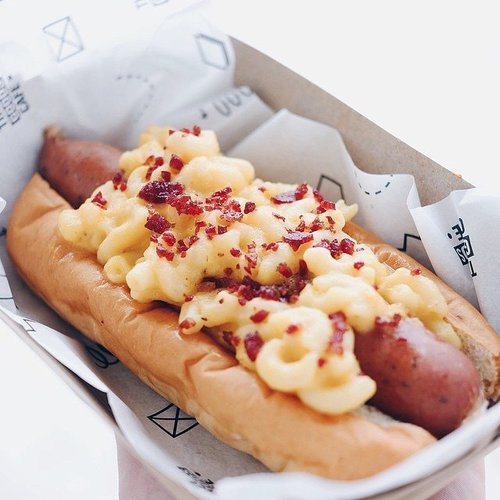 Habis olahraga di car free day, enaknya sarapan dengan hot dog. 😜
Photo from @goodsburger
#ClozetteID #food