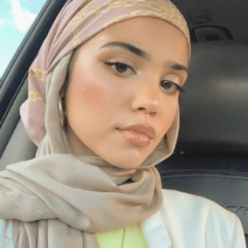4 Tips Memilih Warna Lipstik Sesuai Warna Hijab yang Harus Kamu Ketahui