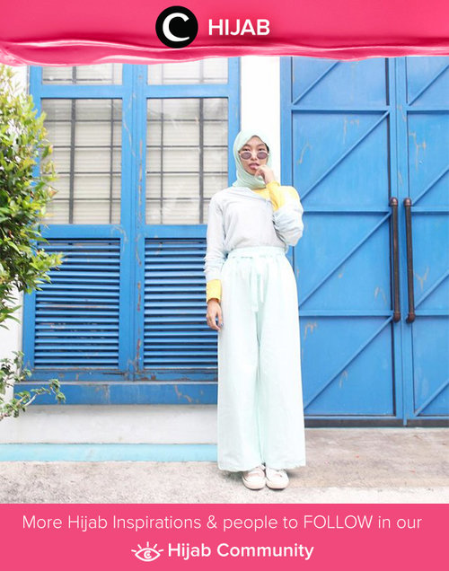 Ingin memakai atasan off-shoulder? Kamu bisa memakai inner/turtleneck dengan warna yang kontras untuk membuat gayamu semakin menarik. Simak inspirasi gaya Hijab dari para Clozetters hari ini di Hijab Community. Image shared by Star Clozetter: @rimasuwarjono. Yuk, share juga gaya hijab andalan kamu