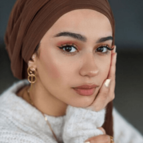 3 Tips Rahasia Sesuaikan Makeup dengan Warna Hijab