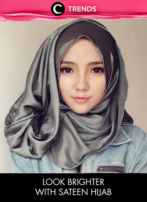 Hijab berbahan satin dapat membuat penampilanmu lebih gemerlap tanpa berlebihan. Cek inspirasinya di sini yuk http://bit.ly/1OjM4tz. Atau cek juga kurasi dengan tema lainnya di sini http://bit.ly/ClozetteTrends.