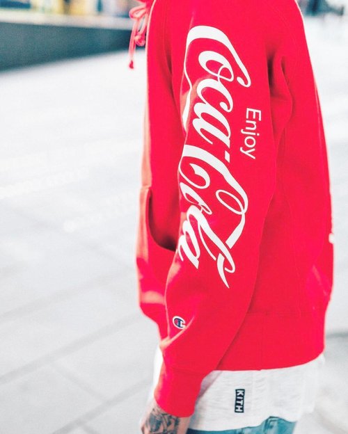 Coca-Cola x KITH collection. Psst, kabarnya setiap pembelian koleksi ini akan mendapat gelas dengan logo Coca Cola.
📷 @kith. Untuk melihat info terkini mengenai fashion, beauty, hijab & lifestyle, download aplikasi mobile Clozette Indonesia di Google Store/App Store.
.
.
.
#ClozetteID #fashion