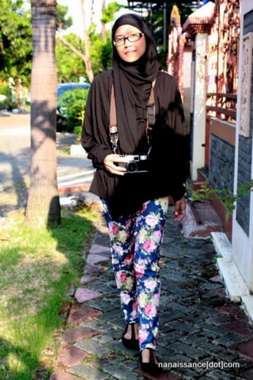  Wearing floral pants by Chero