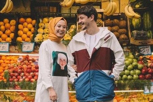 7 Inspirasi Baju Prewedding Casual yang Cocok untuk Hijaber