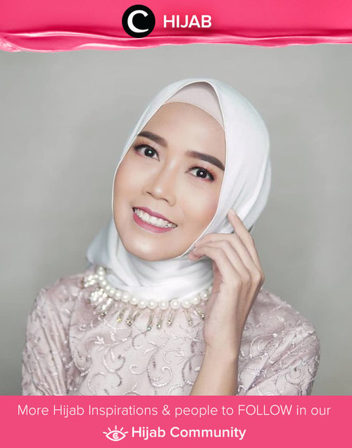 A little throwback to Eid al-Fitr last week. Clozette Ambassador @diarykania melengkapi tampilan Hari Rayanya dengan natural but elegan makeup look. Simak inspirasi gaya Hijab dari para Clozetters hari ini di Hijab Community. Yuk, share juga gaya hijab andalan kamu.