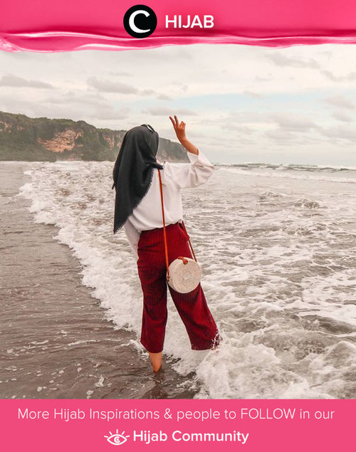 Midweek necessity: ocean breeze & salty air. Simak inspirasi gaya Hijab dari para Clozetters hari ini di Hijab Community. Image shared by Clozetter @putriistianaa. Yuk, share juga gaya hijab andalan kamu. 