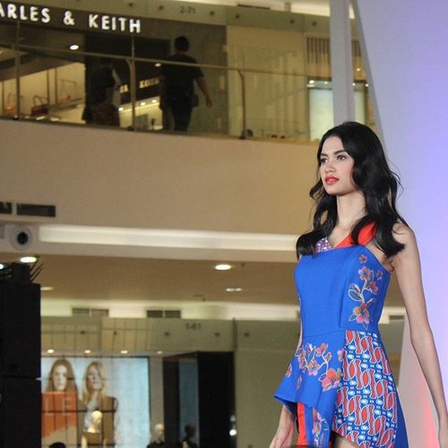 Dengan misi yang mulia @bateeqshop ingin membuat masyarakat bangga dengan batik Indonesia lewat desain yang casual maupun resmi dan mengikuti trend fashion saat ini. #ClozetteID #fashion #fashionweek #runway #mode #model #traditional #indonesia #jfw #jakartafashionweek #wearit