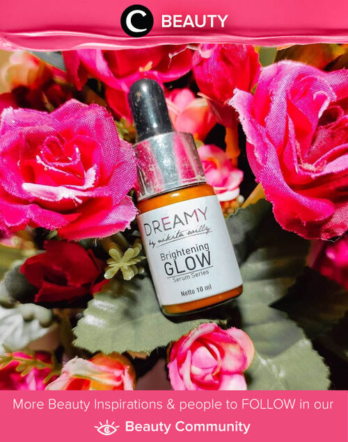 Brightening Glow Serum dari Dreamy by Nikita Willy ini punya tekstur kental yang unik dengan glitter berwarna gold. Meskipun begitu, serum ini mampu meresap cepat di kulit, memberikan soothing effect dan membuat kulit terlihat glowing seketika. Wah, jadi penasaran ya, Clozetters. Image shared by Clozette Ambassador @khansamanda. Simak Beauty Update ala clozetters lainnya hari ini di Beauty Community. Yuk, share produk favorit dan makeup look kamu bersama Clozette.