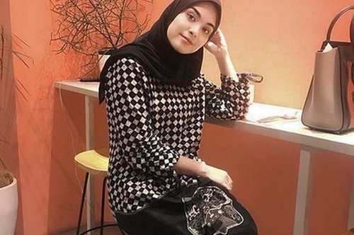 Intip Para Selebgram Hijab Indonesia Ini saat Mengenakan Batik. Modis! - Cewekbanget.Grid.ID