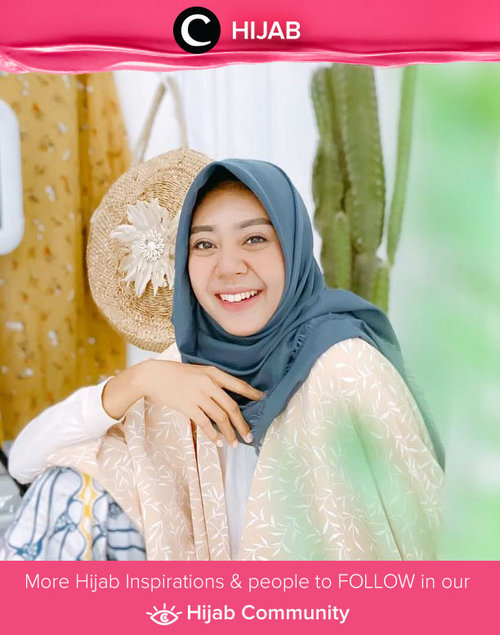 Clozetter @Zilqiah adds a hint of aqua blue for her #dirumahaja style. Simak inspirasi gaya Hijab dari para Clozetters hari ini di Hijab Community. Yuk, share juga gaya hijab andalan kamu.