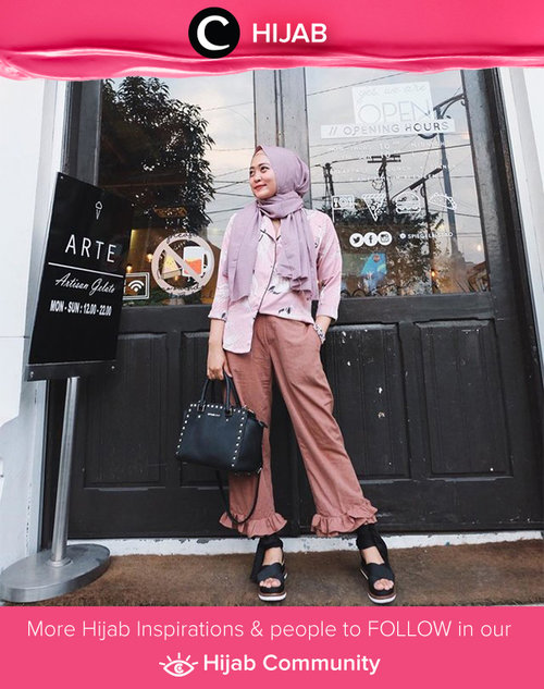 Clozette Ambassador Indri currently in love with dusty colour. What do you think? Simak inspirasi gaya Hijab dari para Clozetters hari ini di Hijab Community. Image shared by Clozette Ambassador: @indripurwandari. Yuk, share juga gaya hijab andalan kamu