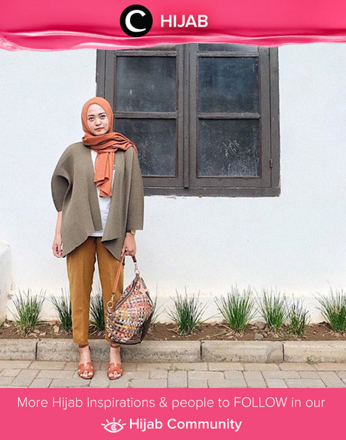 Memakai outfit empat warna dalam satu waktu? Kamu tetap bisa terlihat stylish dan senada dengan 4 warna asalkan keempatnya bersifat netral dan masih memiliki tone yang sama. Simak inspirasi gaya Hijab dari para Clozetters hari ini di Hijab Community. Image shared by Clozette Ambassador @indripurwandari. Yuk, share juga gaya hijab andalan kamu