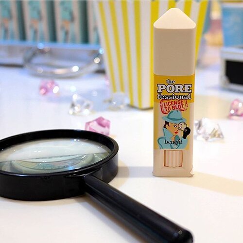 Agen rahasia baru untuk mengatasi kulit berminyakmu dari @benefitcosmeticsindonesia! Penasaran? Yuk baca ulasannya dari #ClozetteAmbassador @utotia di Insider bit.ly/shineagent. Atau klik link di bio Instagram kami, ya. 
#ClozetteID #benefit #benefitporefessional #benefitindonesia #oilyskin