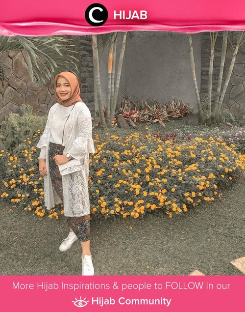 Clozetter @devinanggraeni and her stylish and comfortable garden party outfit. Simak inspirasi gaya Hijab dari para Clozetters hari ini di Hijab Community. Yuk, share juga gaya hijab andalan kamu.