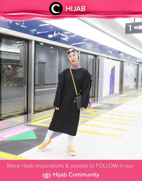 Kombinasi warna hitam pada Star Clozetter @rimasuwarjono tetap terlihat playful berkat pattern turban dan sepatu kuningnya. Simak inspirasi gaya Hijab dari para Clozetters hari ini di Hijab Community. Yuk, share juga gaya hijab andalan kamu.