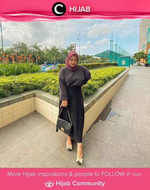 Clozetter @rizkylestari in shades of black. Simak inspirasi gaya Hijab dari para Clozetters hari ini di Hijab Community. Yuk, share juga gaya hijab andalan kamu.