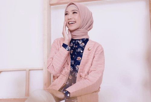 Warna Baju yang Cocok untuk Hijab Pink