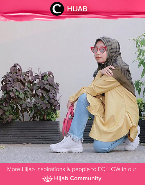 Fsshion tips: hiding tired eyes with cute glasses. Simak inspirasi gaya Hijab dari para Clozetters hari ini di Hijab Community. Image shared by Clozetter @andinara. Yuk, share juga gaya hijab andalan kamu