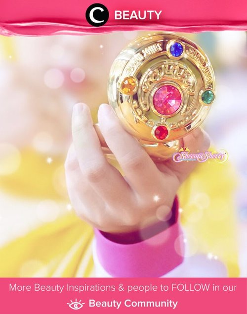 Are you Sailor Moon fans? Check out this #MiracleRomance Prism Compact Shining Moon Powder. A Translucent powder which works beautifully as a setting powder after foundation. When used on top of foundation, it will give a nice, moderate shimmer as well as help the foundation to stay in place, control oil, and minimize the appearance of pores. Simak Beauty Updates ala clozetters lainnya hari ini di Beauty Community. Image shared by Clozette Ambassador @sheemasherry. Yuk, share beauty product andalan kamu.
