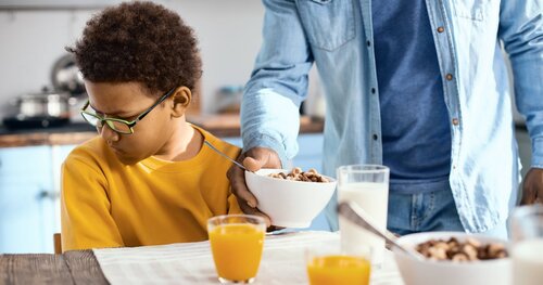 5 Doctor-Approved Tips For Feeding Picky Eaters During Distance Learning