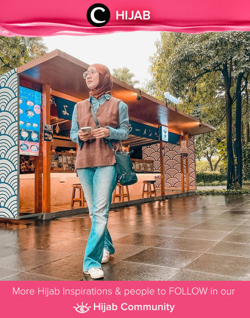 Ingin tetap stylish di musim hujan? Kamu bisa meniru gaya Clozetter @chichi dengan matching knitted vest dan hijab. Simak inspirasi gaya Hijab dari para Clozetters hari ini di Hijab Community. Yuk, share juga gaya hijab andalan kamu.