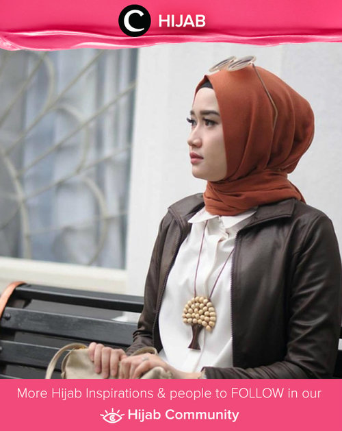 Leather jacket lived long time in fashion world and makes Hijabers to look modern. Simak inspirasi gaya Hijab dari para Clozetters hari ini di Hijab Community. Image shared by Clozette Ambassador: @bonitaarinida. Yuk, share juga gaya hijab andalan kamu