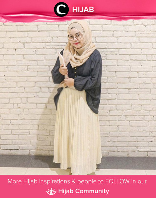 In the mood for a girly and elegant look? Try Clozetter @nandapipitn's style. Simak inspirasi gaya Hijab dari para Clozetters hari ini di Hijab Community. Yuk, share juga gaya hijab andalan kamu.