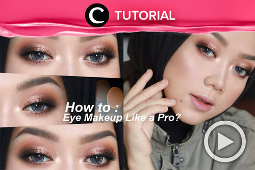 Meskipun menggunakan masker, kamu bisa tetap tampil maksimal dengan eye makeup yang extra! Coba intip tutorialnya di: http://bit.ly/3bWQ3A6. Video ini di-share kembali oleh Clozetter @saniaalatas. Lihat juga tutorial lainnya di Tutorial Section.